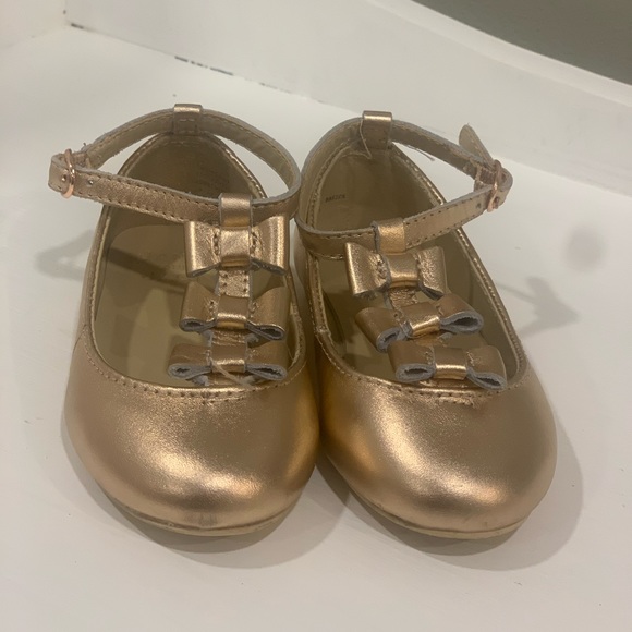 Janie and Jack Other - Janie & Jack gold rose dress shoes